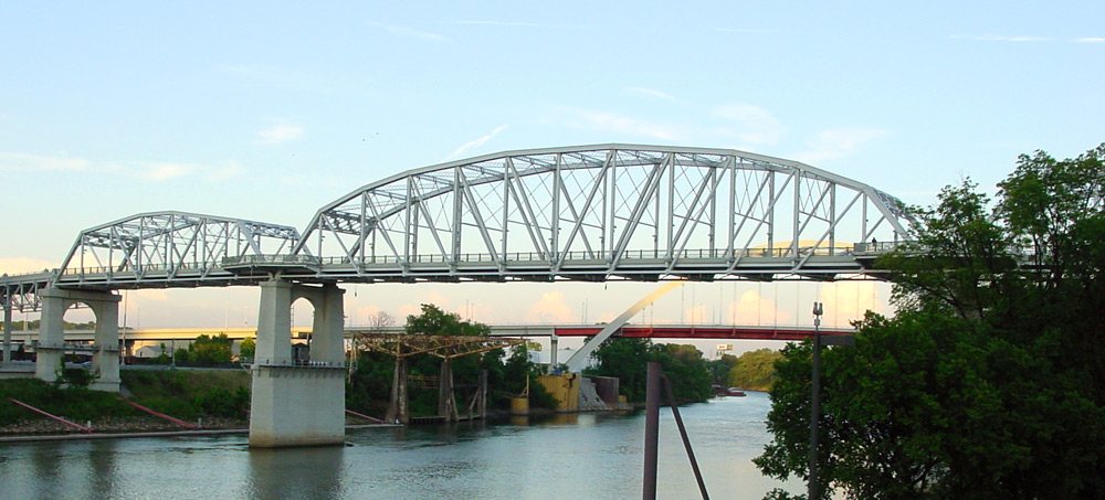 the pedestrian bridge connecting downtown Nashville to the East Bank